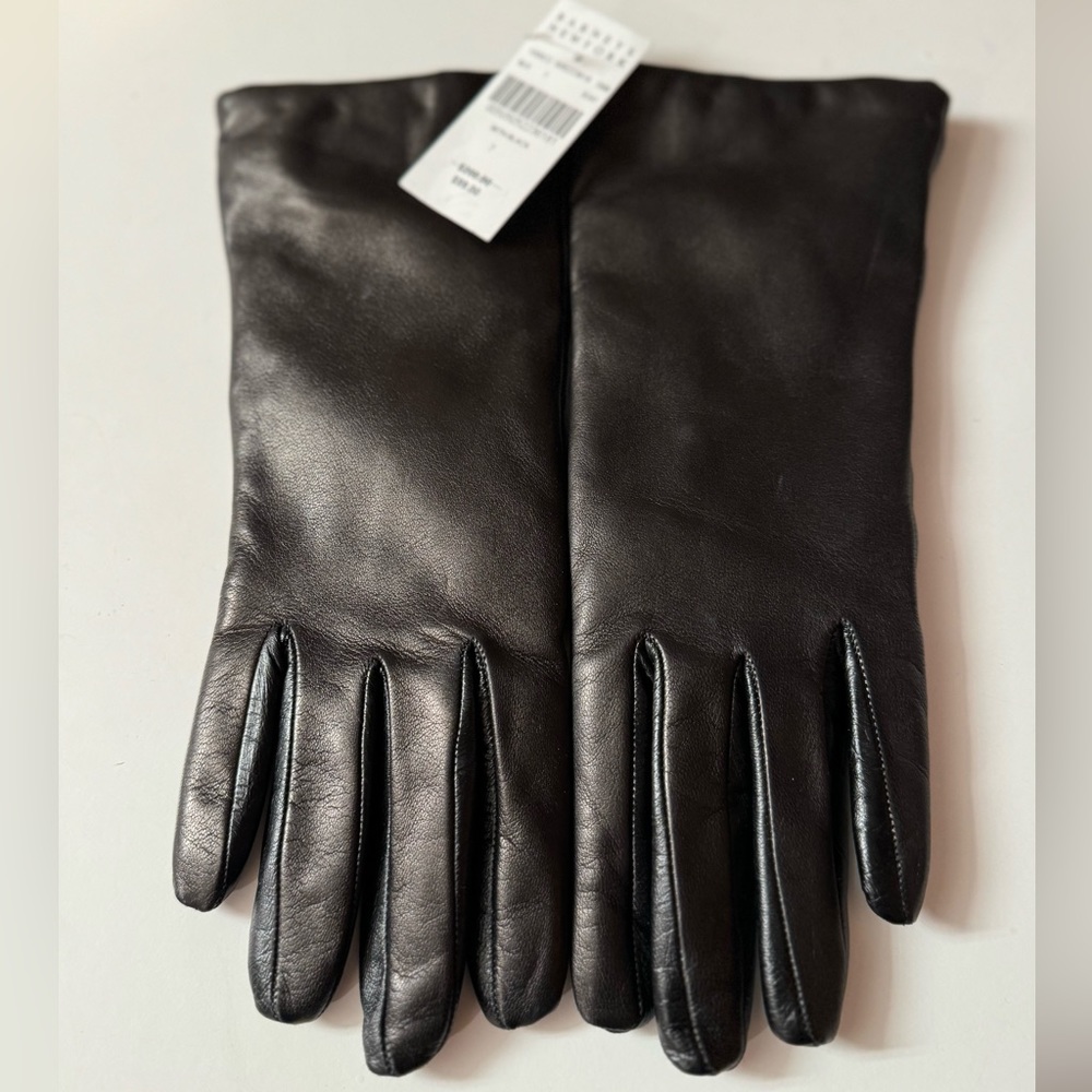 Women’s leather gloves